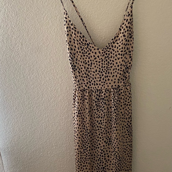 Dress, khaki leopard print, flown swing pleated hem, deep v neck,polyester - Picture 9 of 9